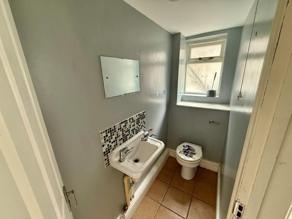 Maisonette - ground floor - W.C.