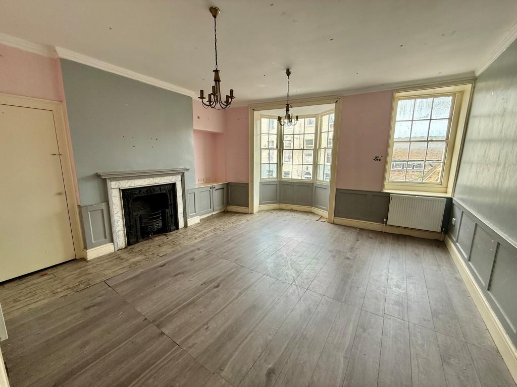 Maisonette - first floor - living room