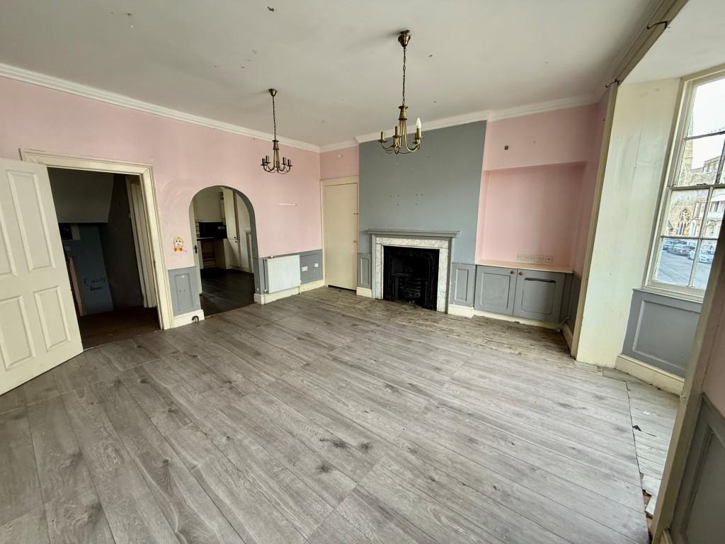 Maisonette - first floor - living room