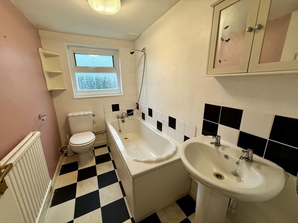 Bathroom with W.C.