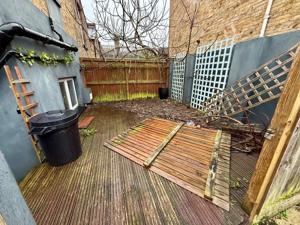 Garden to rear