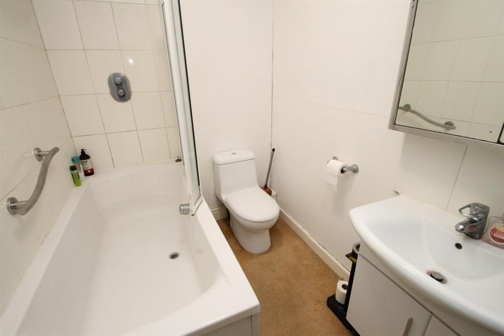 First floor flat bathroom