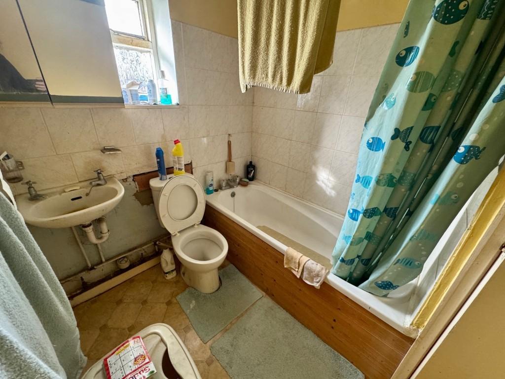 First floor flat - bathroom