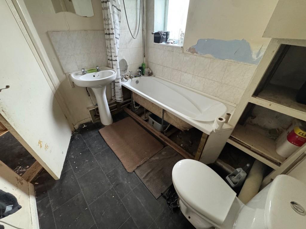 Ground floor flat - bathroom