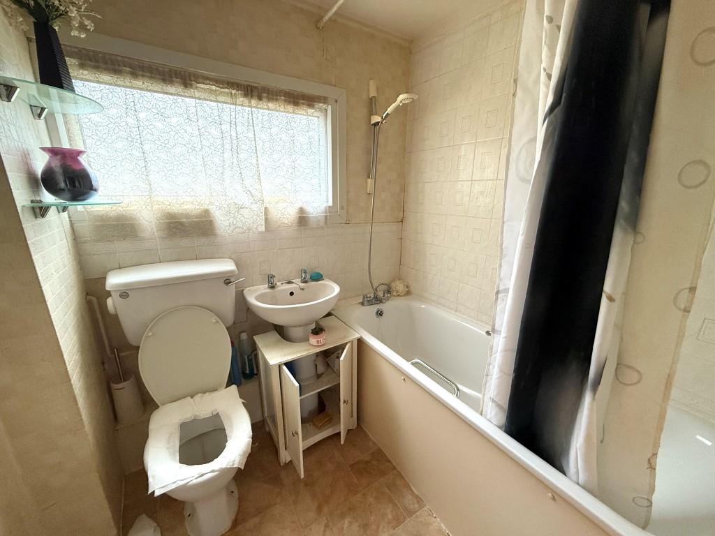 Bathroom with W.C.