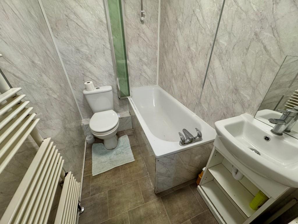 Maisonette - bathroom