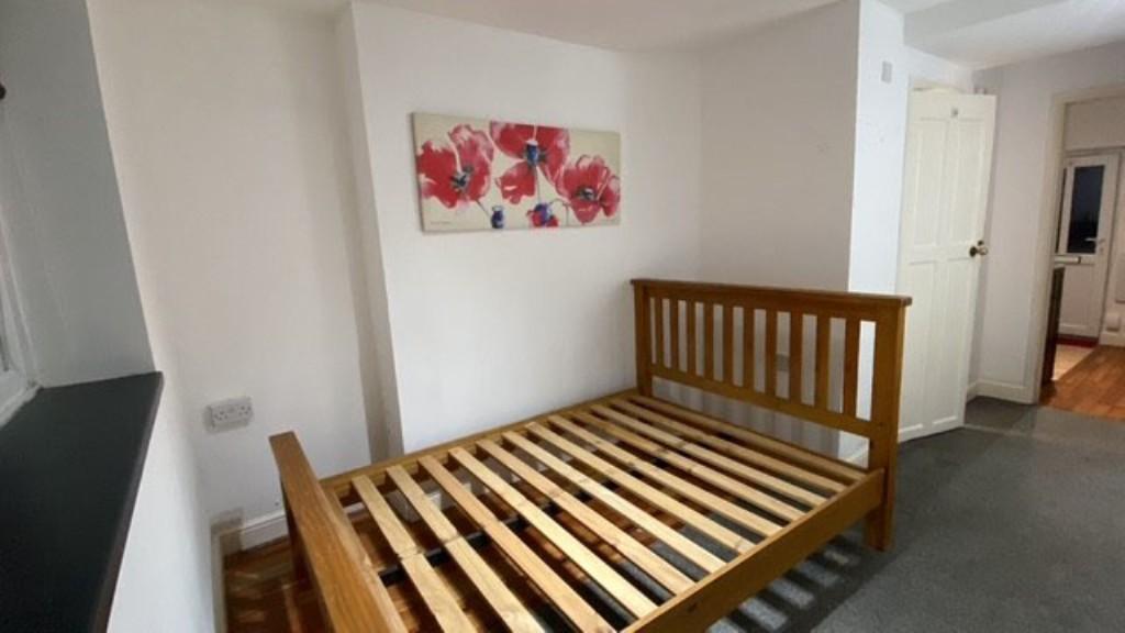 Lower Ground Flat - Bedroom area