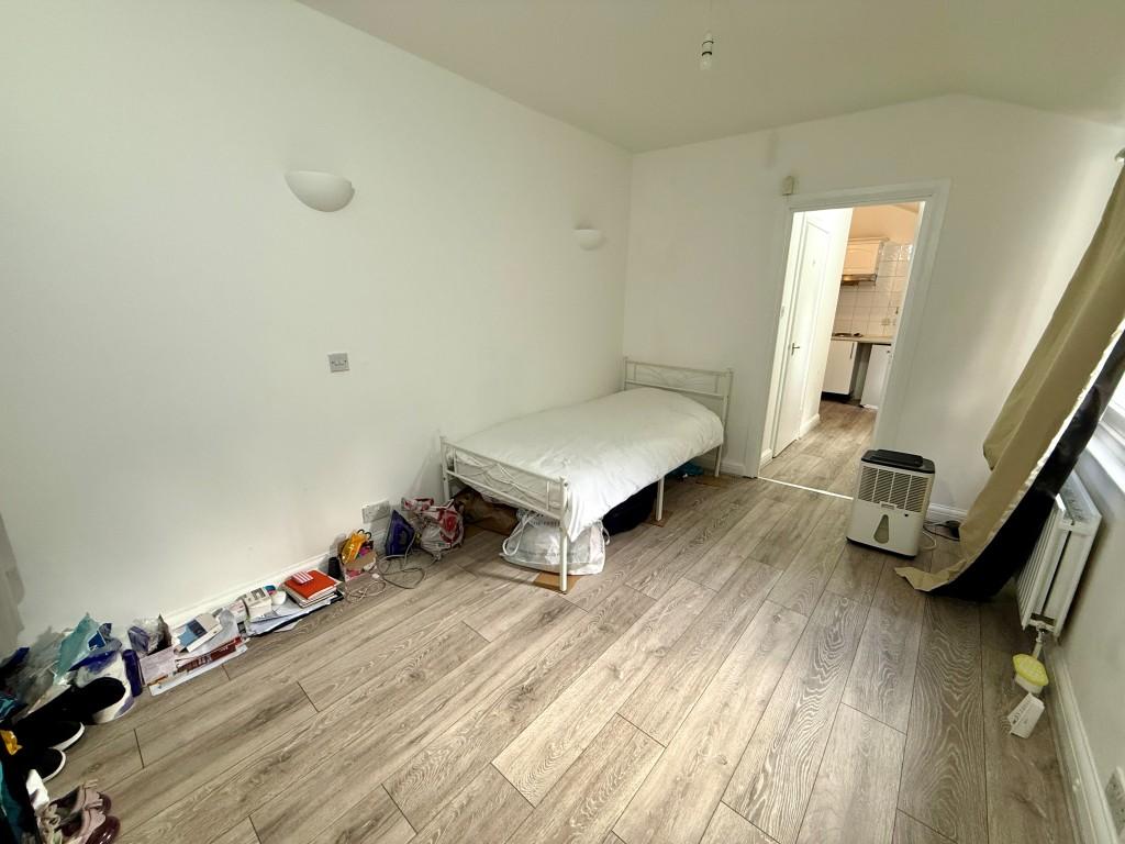 Flat one bedroom/living area