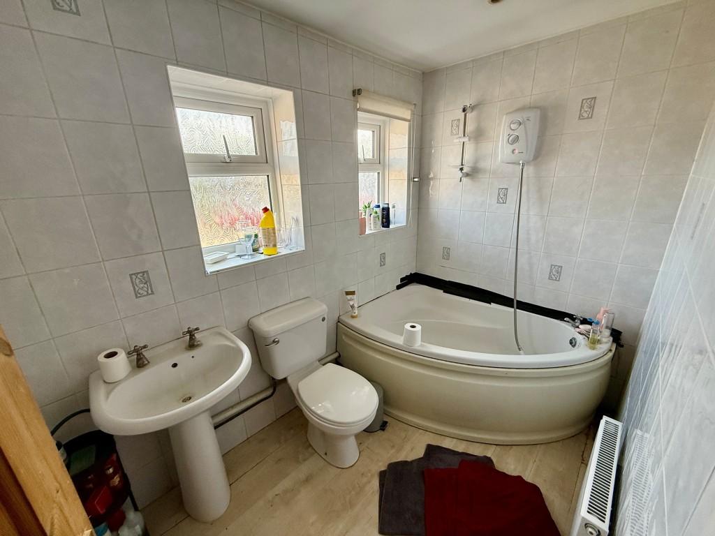 Bathroom with W.C.
