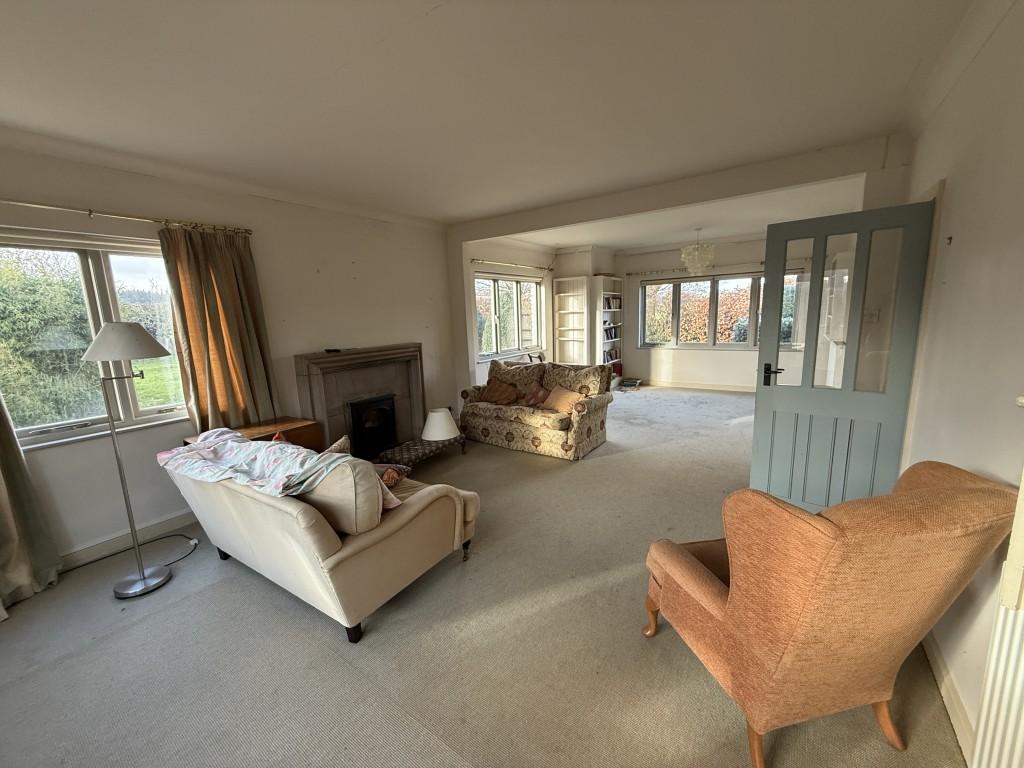 Open lounge dining room