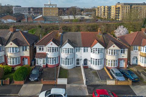 3 bedroom terraced house for sale, Winchester Avenue, London NW9