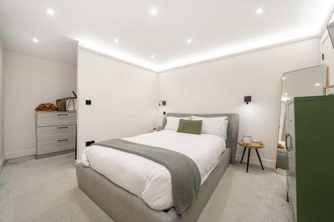 1 bedroom flat for sale, Church Street, Hampton TW12