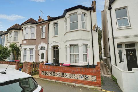 3 bedroom end of terrace house to rent, Southview Drive, Westcliff-on-sea, SS0