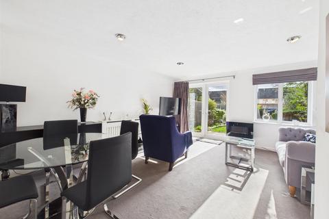 3 bedroom terraced house for sale, Columbia Avenue, Ruislip HA4