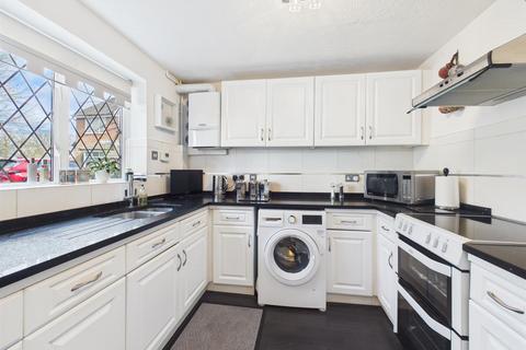 3 bedroom terraced house for sale, Columbia Avenue, Ruislip HA4