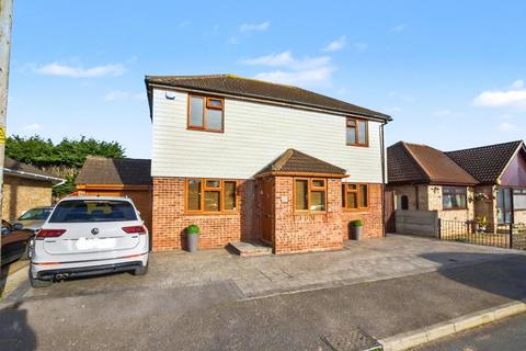 4 bedroom detached house for sale, Waalwyk Drive, Canvey Island SS8