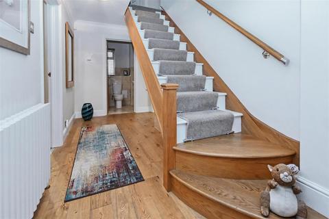 4 bedroom detached house for sale, Waalwyk Drive, Canvey Island SS8