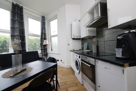 1 bedroom ground floor flat for sale, Hollybush Hill, London, E11