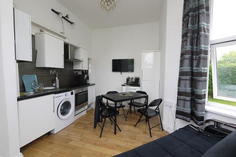 1 bedroom ground floor flat for sale, Hollybush Hill, London, E11
