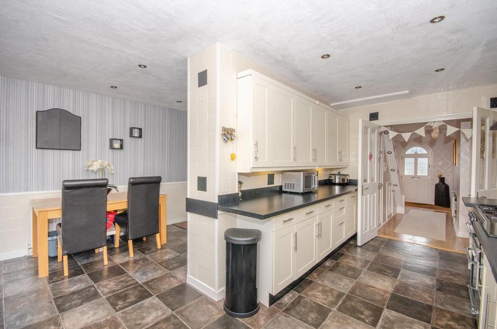 Kitchen-diner pic 2.jpg