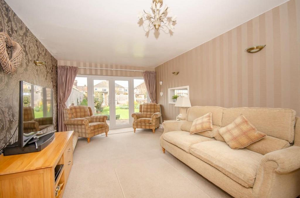 Lounge area pic 2.jpg