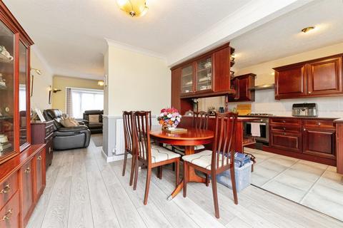 3 bedroom terraced house for sale, Wellington Road, Stevenage