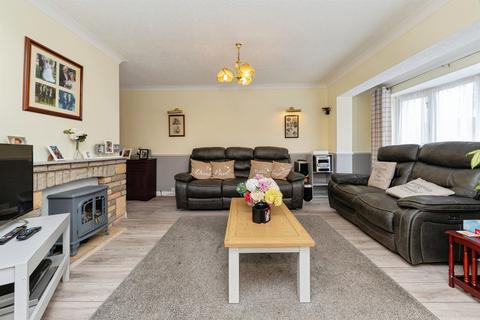 3 bedroom terraced house for sale, Wellington Road, Stevenage
