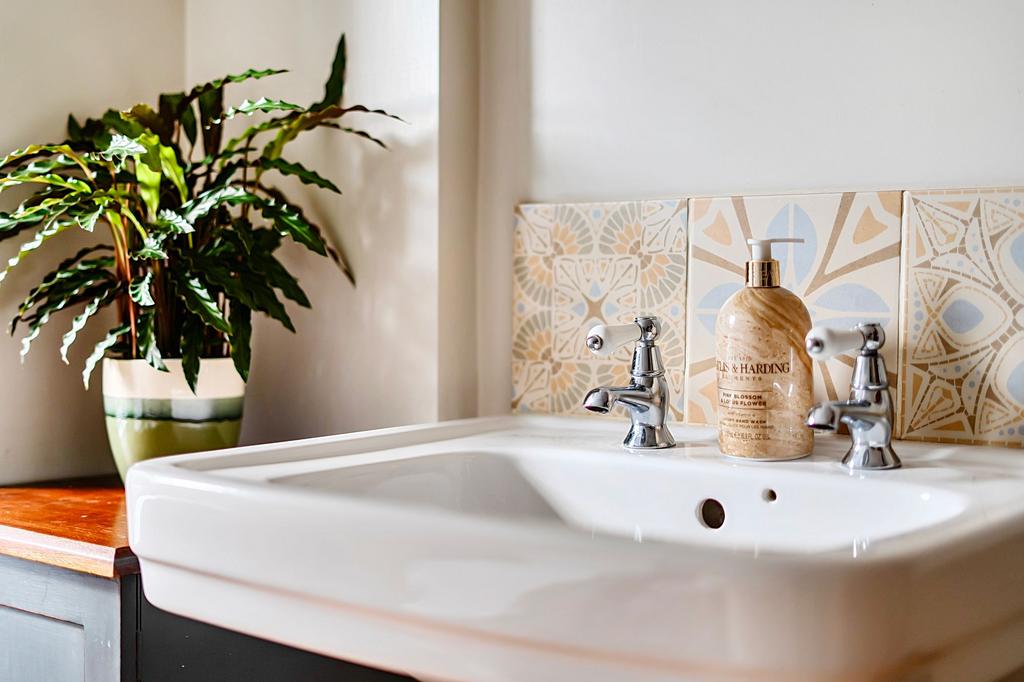 En suite Bathroom Sink