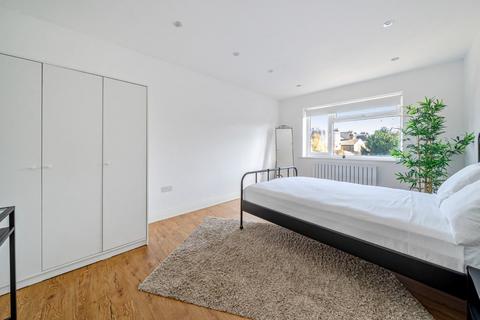 undefined, Boston Road, Hanwell, London, W7