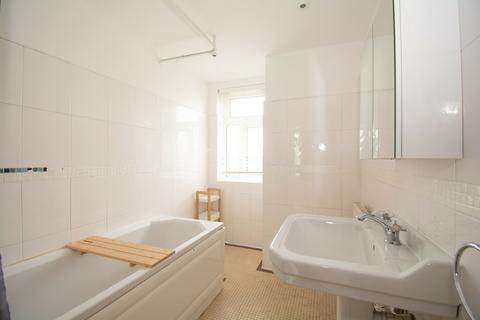 undefined, Lovely 2 bed Flat available now!