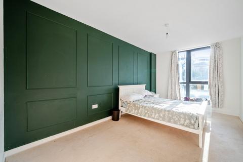 2 bedroom flat for sale, Boundaries Road, Balham, London, SW12