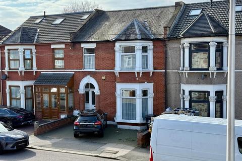 Seven Kings Road, Seven Kings