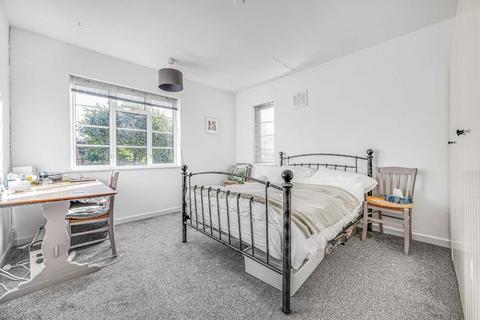 2 bedroom flat to rent, Grange Road, London W4