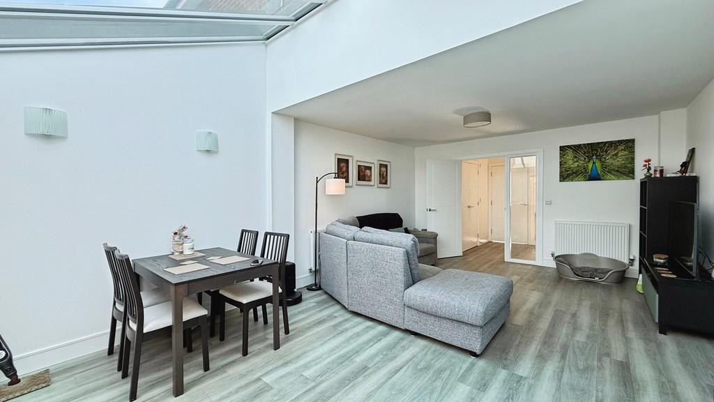 Lounge/dining room