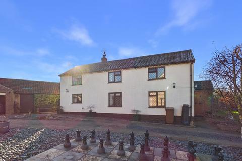 undefined, Hempnall Road, Woodton