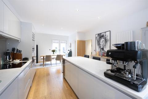 3 bedroom terraced house for sale, Gibbs Close, Harpenden