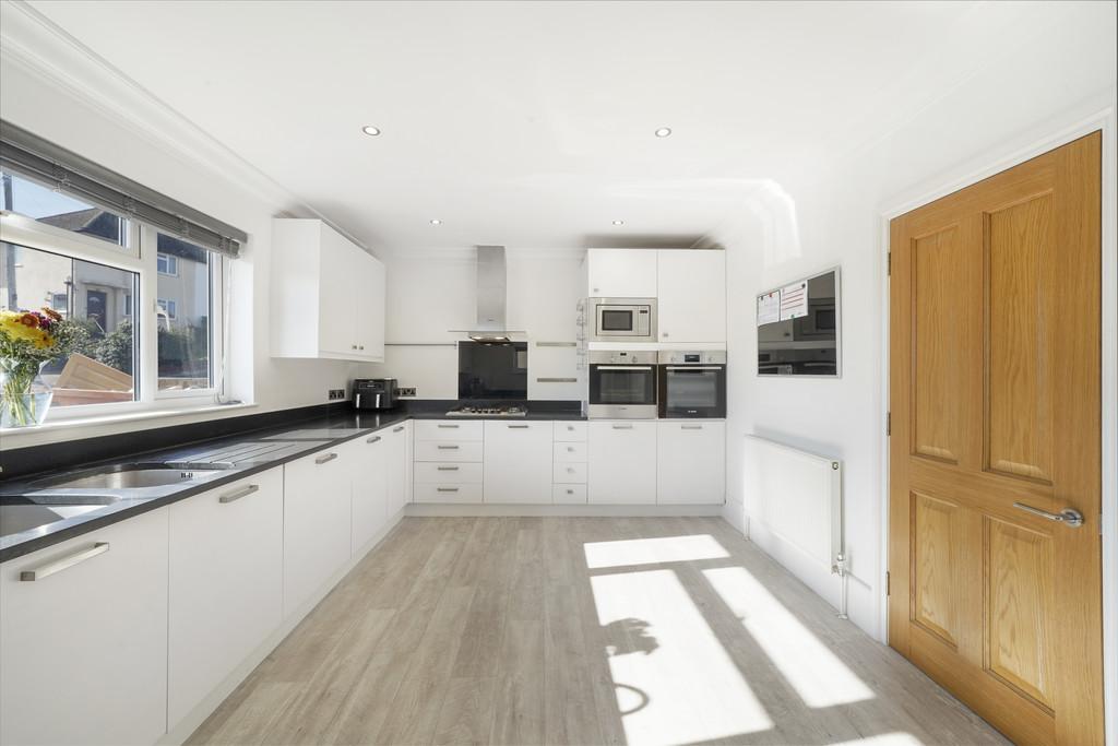 6 Colchester Road - x Sq9j OC2 Bw Mj0nut P0q O