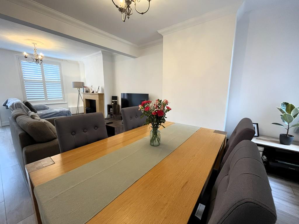 Back lounge 2