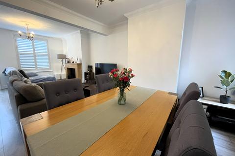 3 bedroom end of terrace house for sale, Park Avenue, Chelmsford