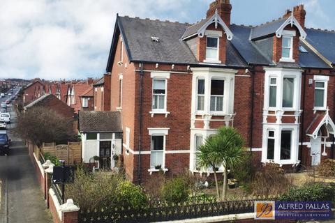6 bedroom end of terrace house for sale, Park Avenue, Roker