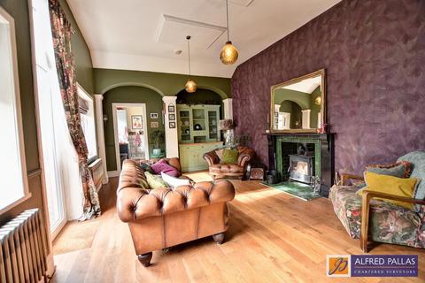 6 bedroom end of terrace house for sale, Park Avenue, Roker