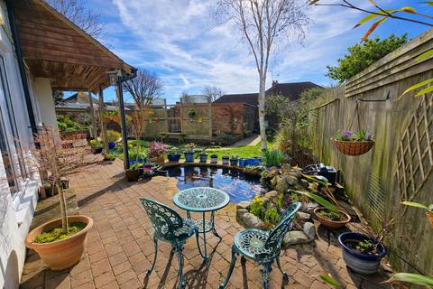 4 bedroom semi-detached house for sale, The Crescent, West Sussex BN42