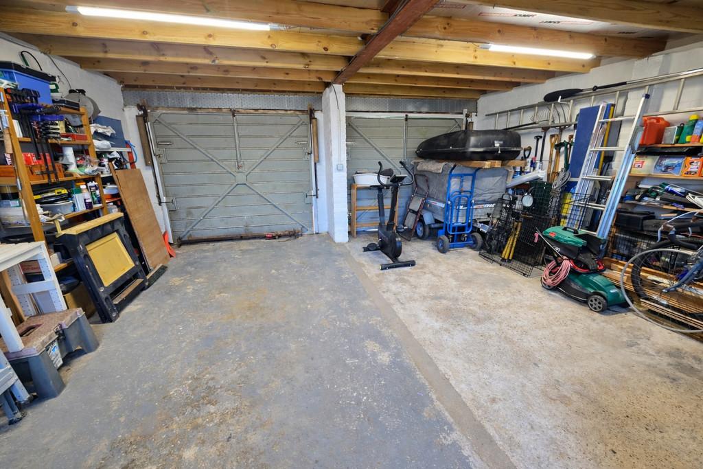 Garage 2&amp;3 inside