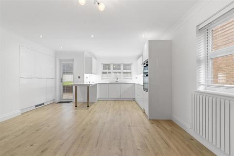 4 bedroom detached house for sale, Rossington Close, Eastbourne