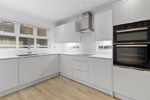 4 bedroom detached house for sale, Rossington Close, Eastbourne