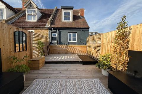 3 bedroom end of terrace house for sale, Myrtle Road, Folkestone, CT19