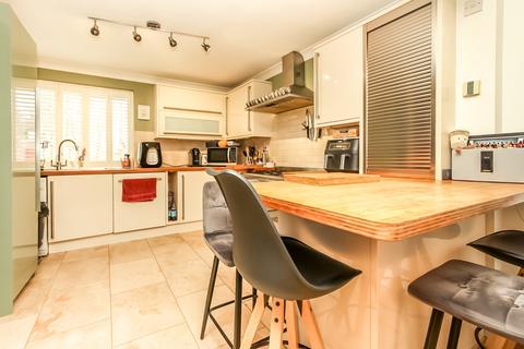 3 bedroom end of terrace house for sale, Thrush Lane, Wellingborough NN8