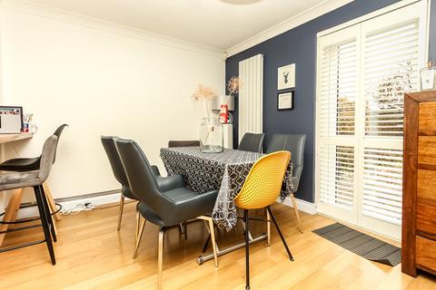 3 bedroom end of terrace house for sale, Thrush Lane, Wellingborough NN8