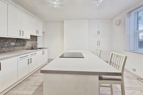 3 bedroom terraced house to rent, Bath Lane, Leeds LS13