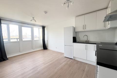 2 bedroom flat to rent, Whinchat Road, London, SE28